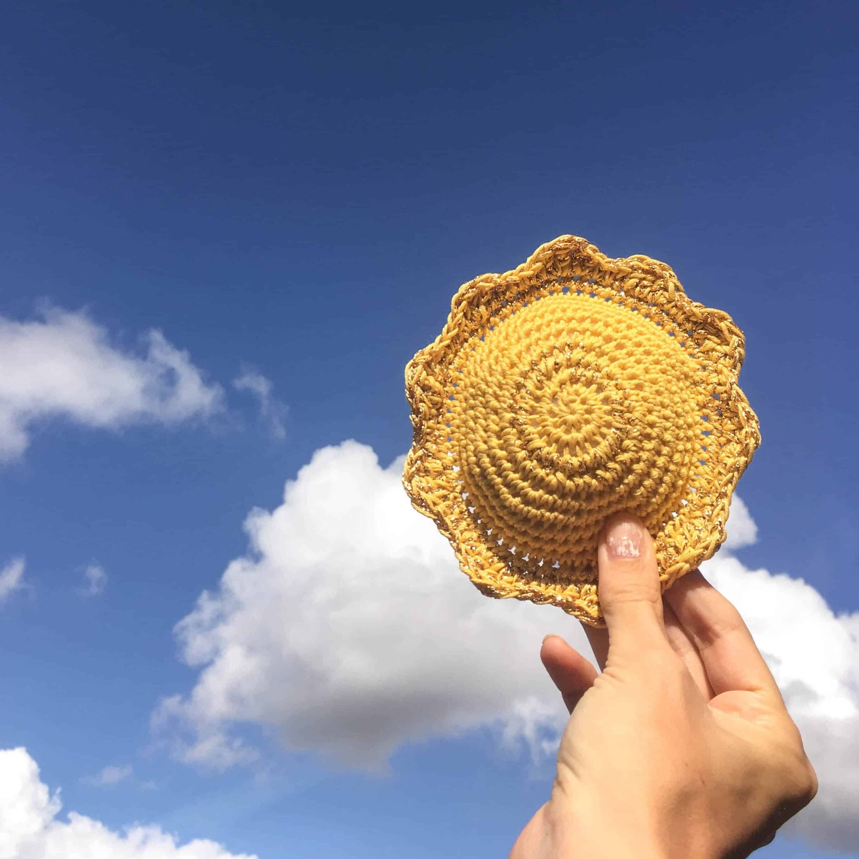 sun shaped crochet pin cushion paattern