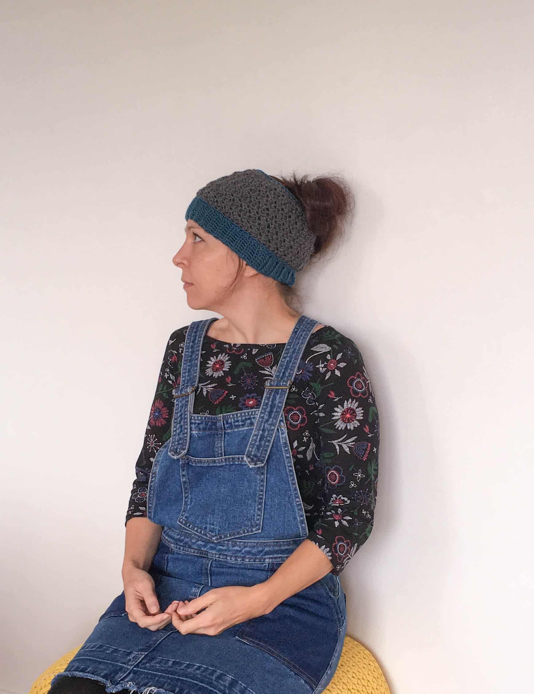 textured free crochet pattern messy bun hat ribbed band