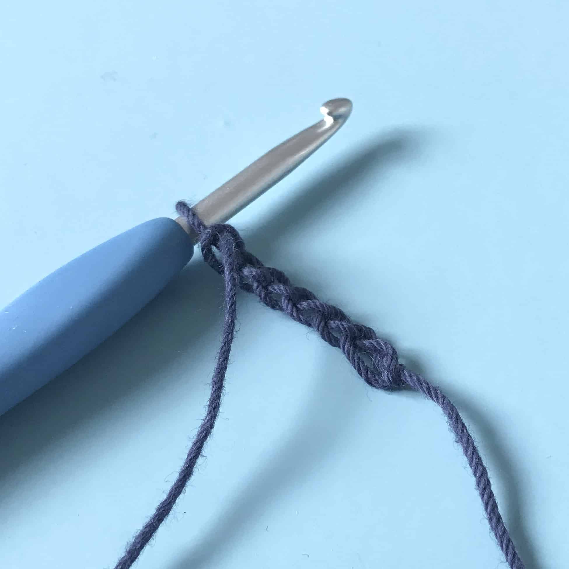 Crochet Corner to Corner (C2C) Stitch Pattern Tutorial - Dora Does