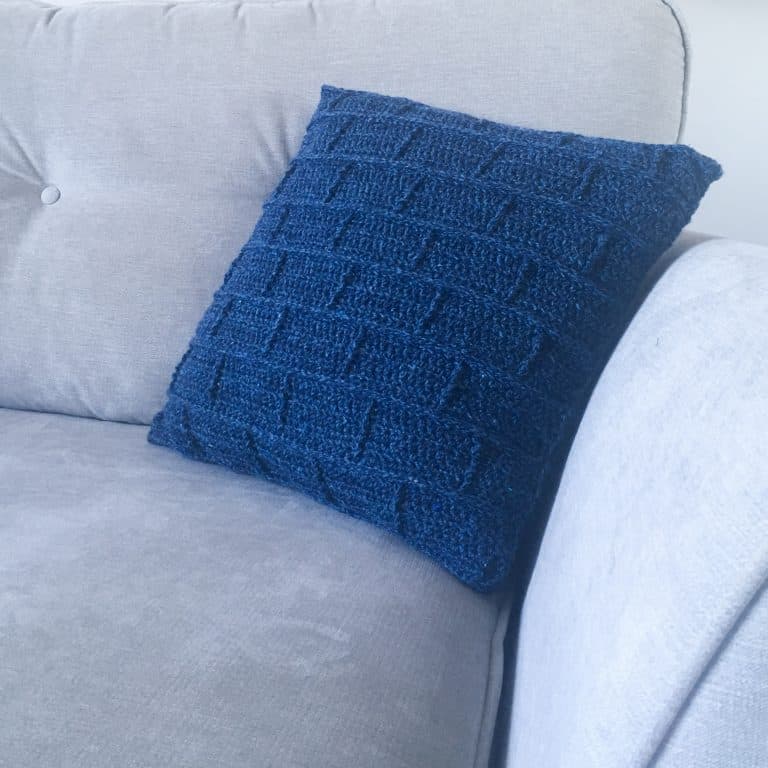 The Building Blocks cushion: Free crochet pillow pattern