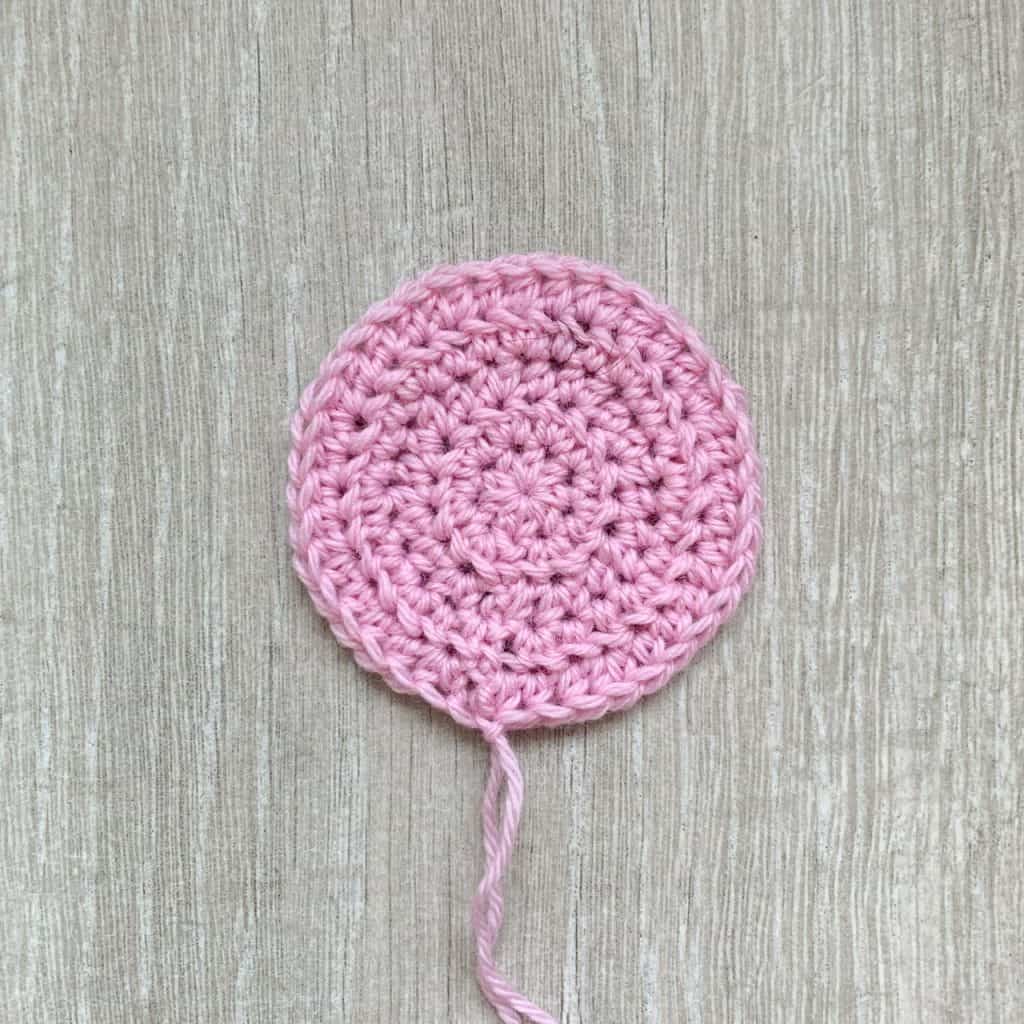 How to crochet a flat circle in any crochet stitch or pattern - Dora Does