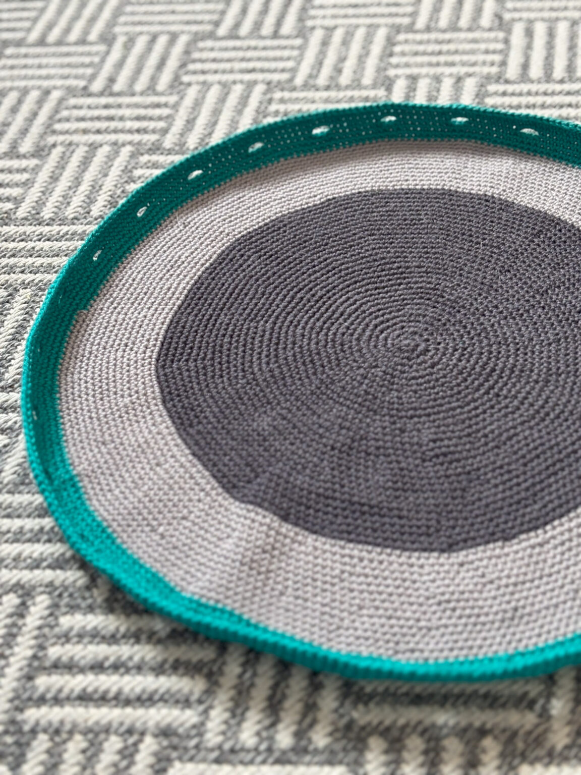 Flat lay crochet drawstring make up bag pattern - Dora Does