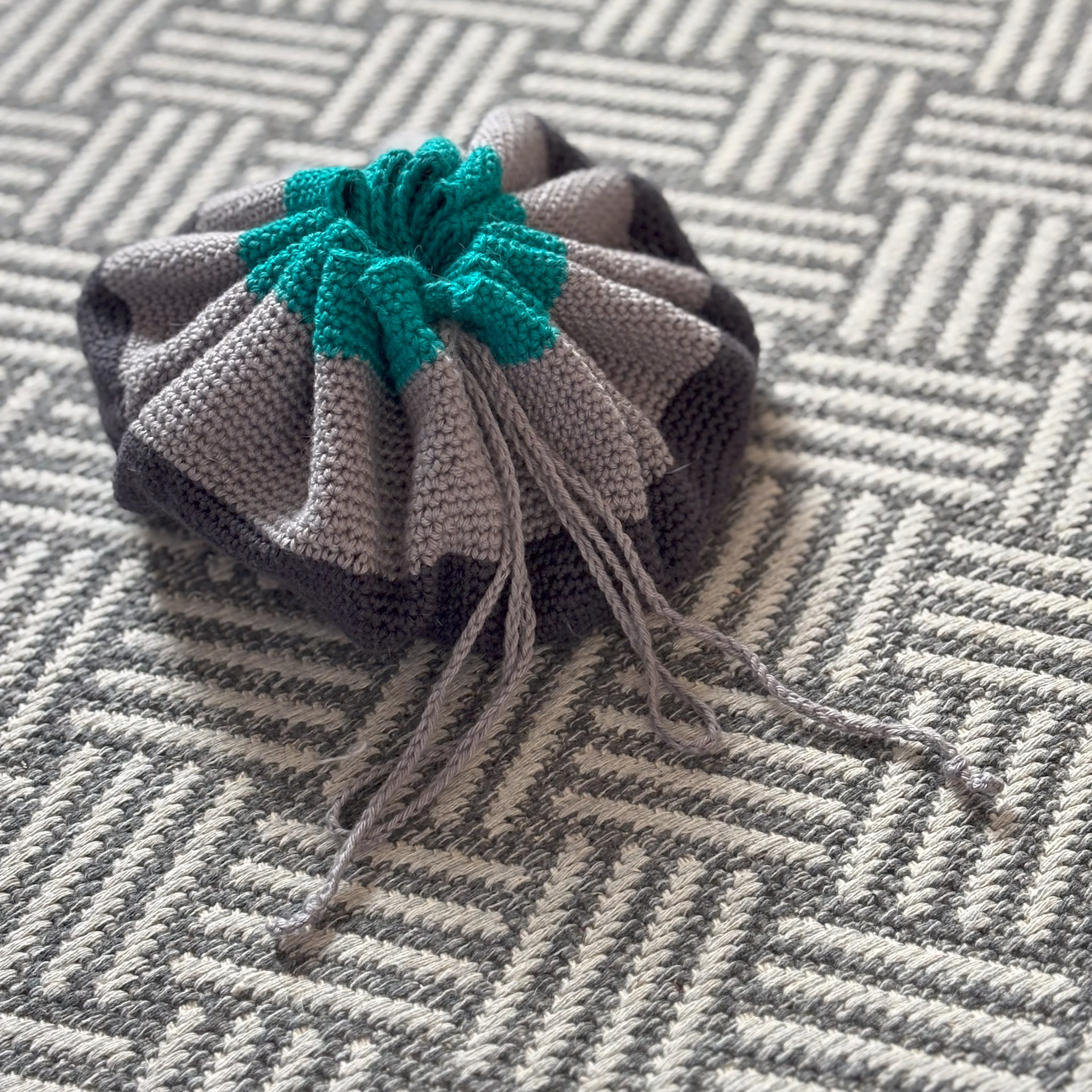 Flat lay crochet drawstring make up bag pattern - Dora Does