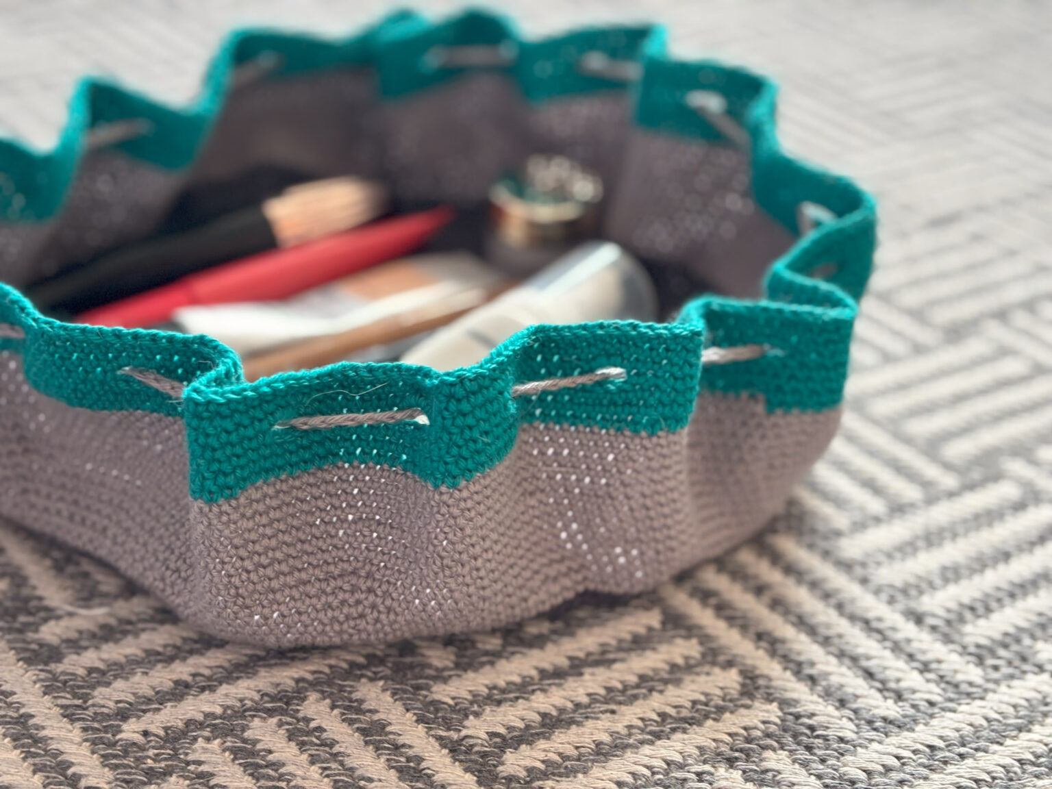 Flat lay crochet drawstring make up bag pattern - Dora Does