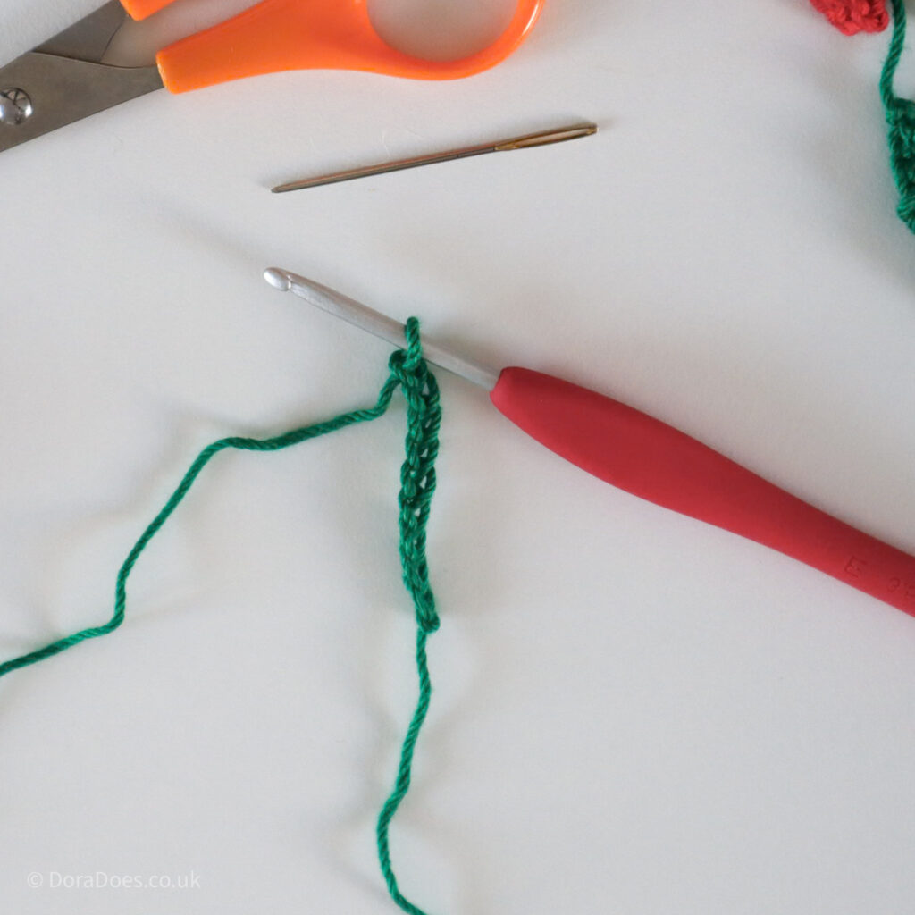 Crochet Holly Leaf tutorial foundation chain.