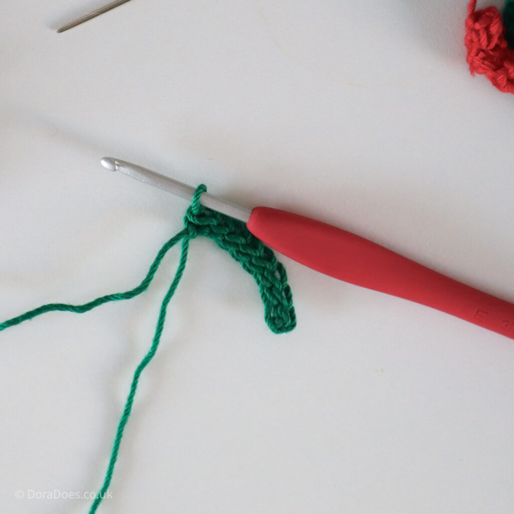 Crochet Holly Leaf tutorial First row.